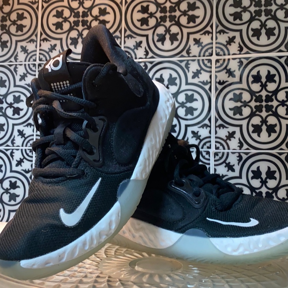 Nike Youth Kevin Durant Basketball Shoes back, great condition